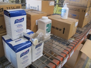 LOT TO INCLUDE: (20) PURELL HAND SANITIZER, (32) HAND SOAP, HAND GREASE CLEANER, (20) BIG BLU LEAK DETECTOR, TRASH CAN LIDS, DUST PANS, EMPTY SPRAY BOTTLES. LOADING & HANDLING FEE $15-4200